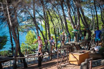 Ropes course (team building)
