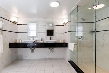 Bathroom shower