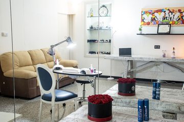 Nail salon