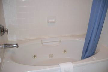 Jetted tub