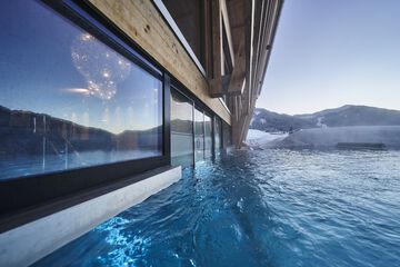 Indoor/outdoor pool