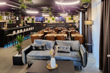 Lobby lounge