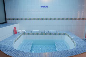 Indoor spa tub