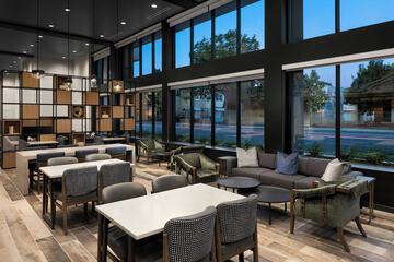 Lobby lounge