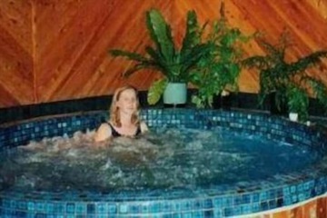 Indoor spa tub