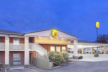 Super 8 by Wyndham Salina / Scenic Hills Area