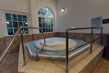 Indoor spa tub