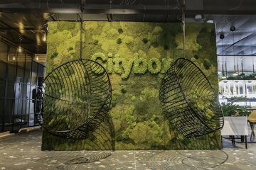 Lobby lounge