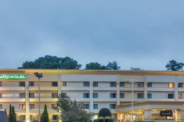 La Quinta Inn & Suites by Wyndham Atlanta Roswell