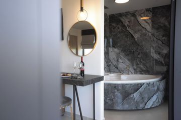 Private spa tub