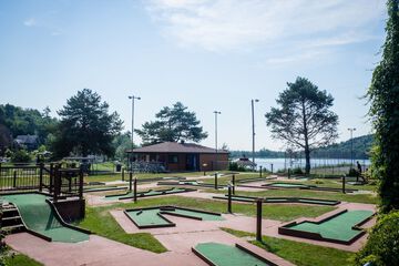 Mini-golf