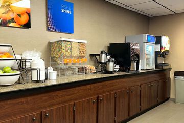 Breakfast/Coffee Service 31 of 33