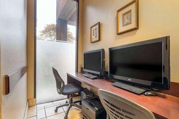 Business Center 74 of 77