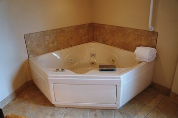 Jetted tub