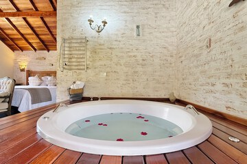 Jetted tub