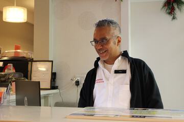 Check-in/check-out kiosk