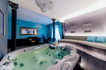 Private spa tub