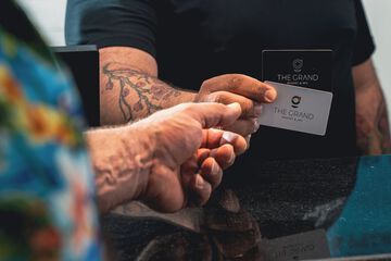 Check-in/check-out kiosk