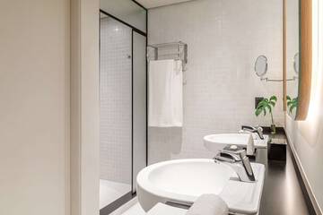 Bathroom shower