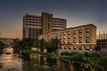 Courtyard Reno Downtown / Riverfront