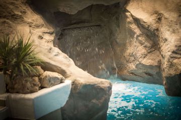Pool waterfall