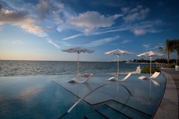 Infinity pool