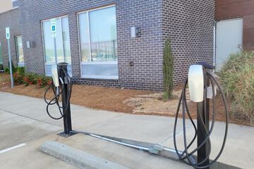 Electric vehicle charging station