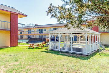 Hotel Exterior 113 of 123