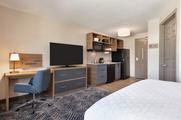Room 12 of 19