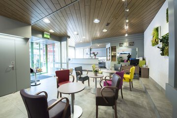Lobby lounge