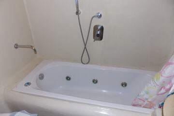 Jetted tub