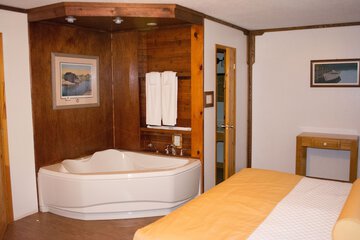 Jetted tub