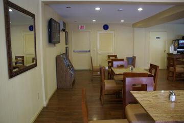 DAYS INN AND SUITES SEAWORLD AIRPORT 3