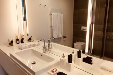 Bathroom sink