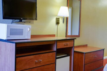  Econo Lodge Inn & Suites Hot Springs 18