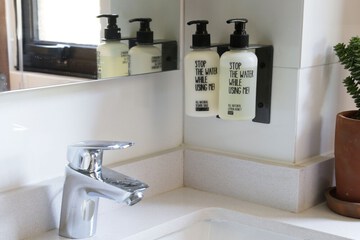 Bathroom sink