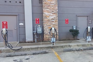 Electric vehicle charging station