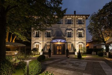 Front of property - evening/night