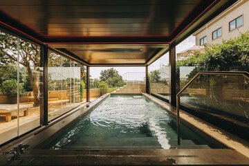 Indoor/outdoor pool