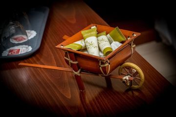 Bathroom amenities