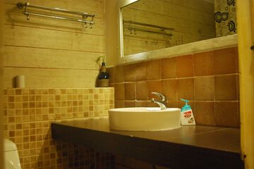 Bathroom sink