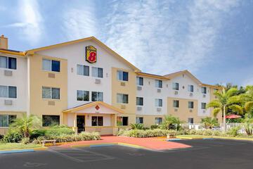 Super 8 by Wyndham Clearwater / St. Petersburg Airport