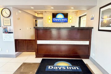Days Inn by Wyndham St. Charles IL