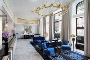 Lobby lounge