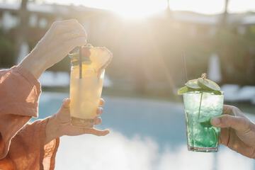 Poolside bar