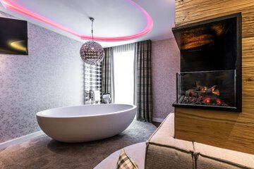 Private spa tub