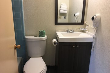 Bathroom sink