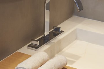 Bathroom sink