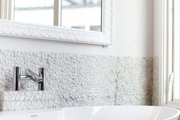 Deep soaking bathtub