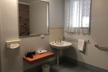 Bathroom sink